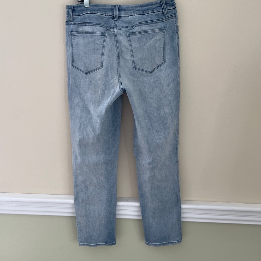 CHICOS Light Blue Ankle Jeans with Floral Embroidered Leg Detail Size 6 - Picture 11 of 14